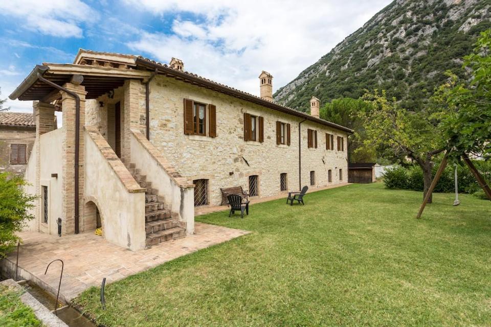 Casa Ridente Nella Valle Del Menotre Con Giardino 팔레 외부 사진