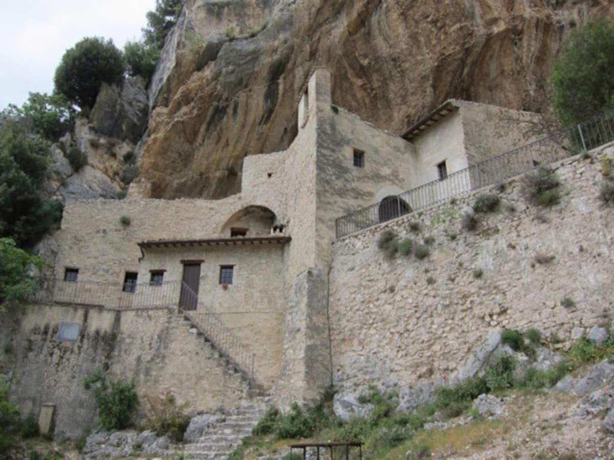 Casa Ridente Nella Valle Del Menotre Con Giardino 팔레 외부 사진